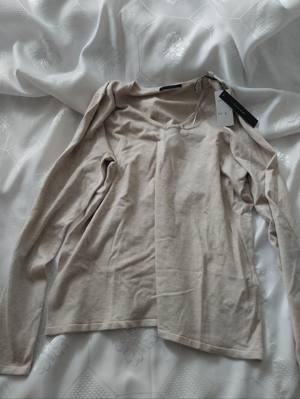 Tahari NWT sweater Size XL